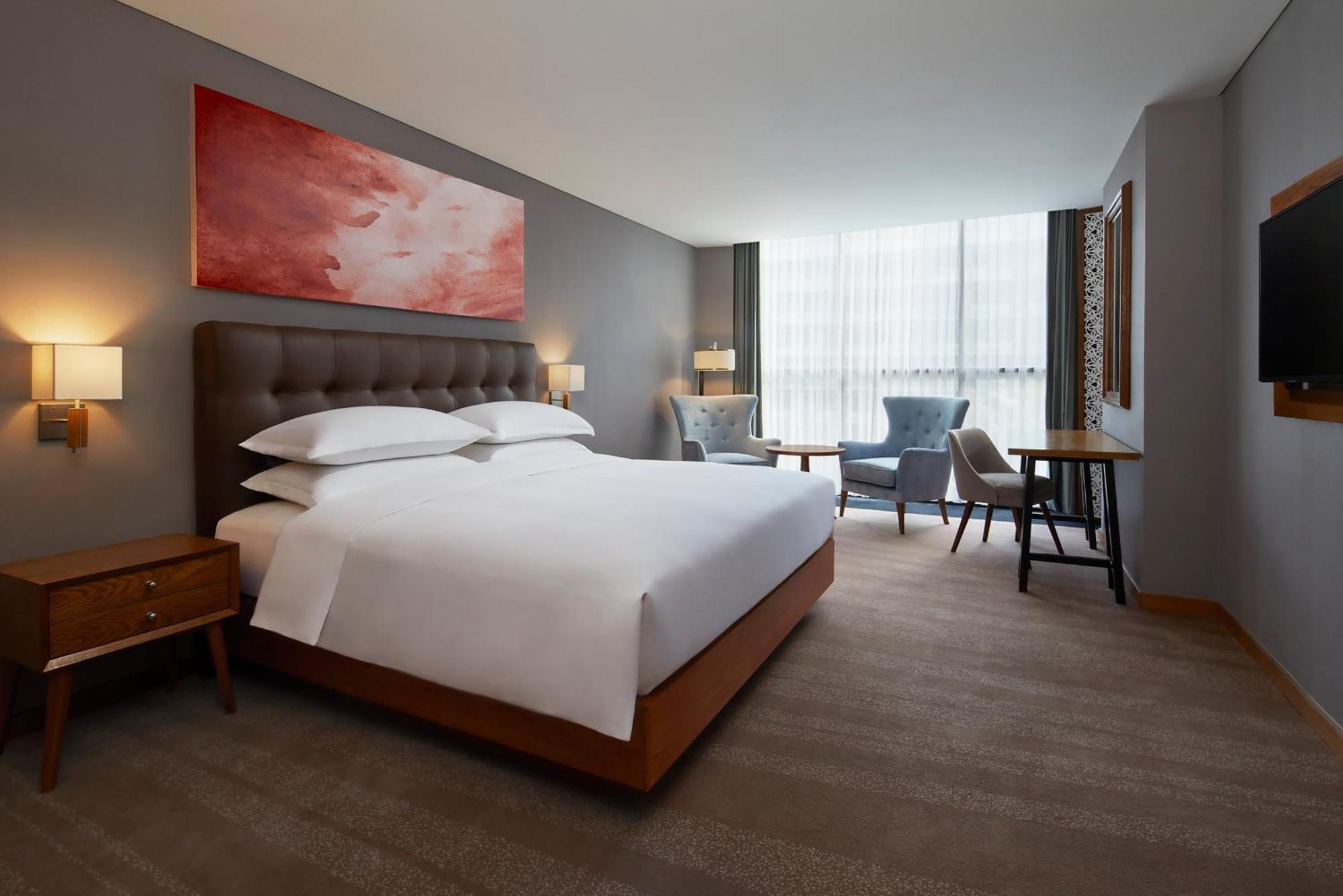 Deluxe Premium King Room Pool View Airport Shuttle Transfer,1633060197:JPEG